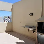 Veve V . Sun Splashed Apt, Easy Access To The City