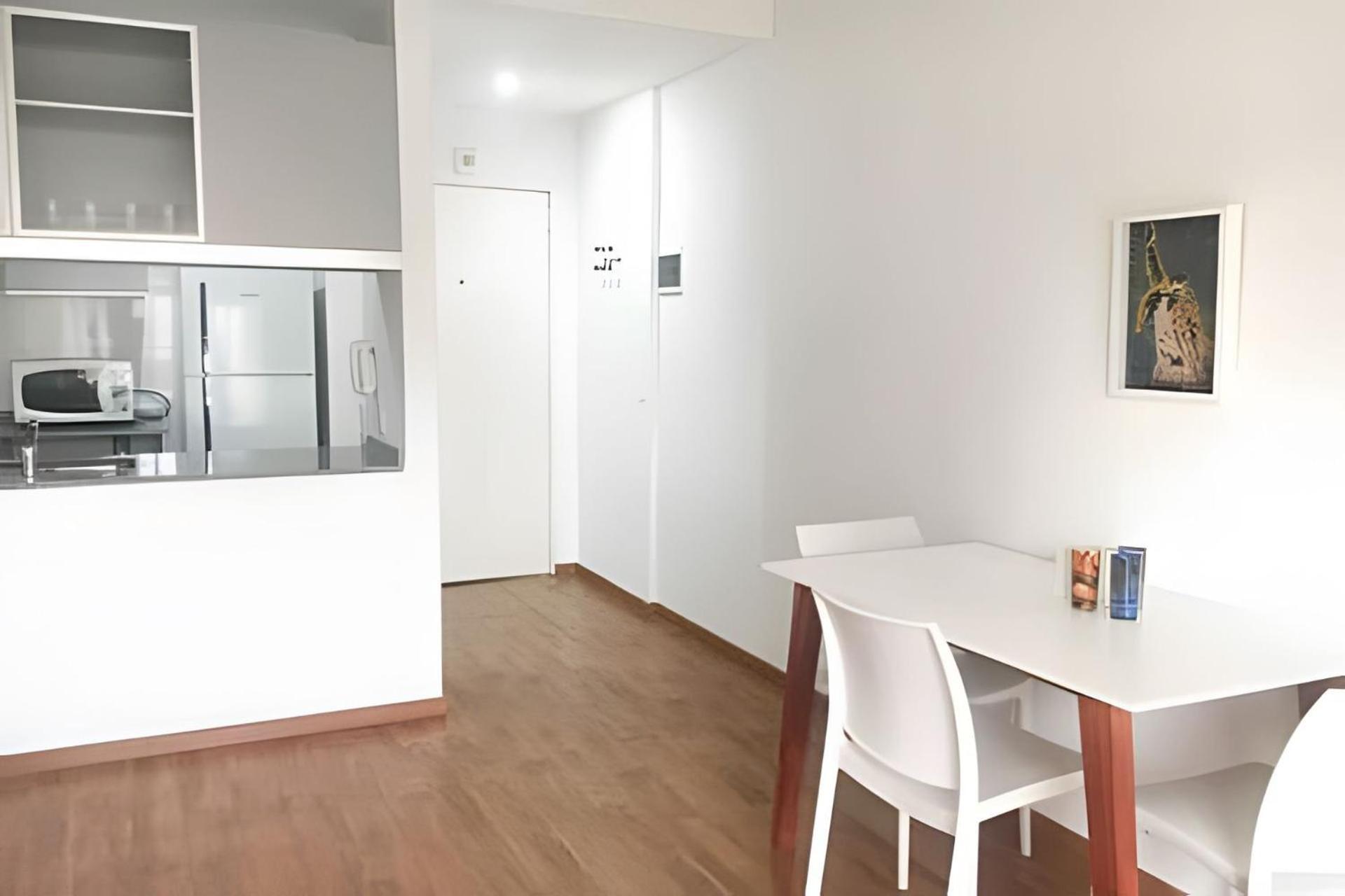 Veve V . Sun Splashed Apt, Easy Access To The Apartamento